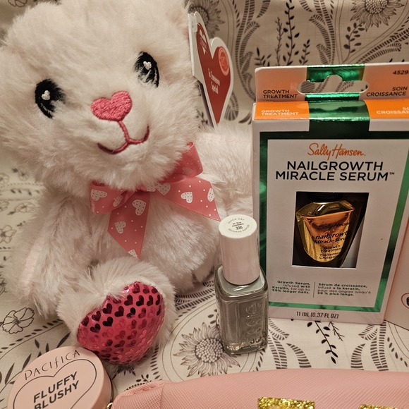 Prefect Teen Valentine Gift! Cosmetic Bag with Ulta Make Up, Teddy Bear - Picture 3 of 6